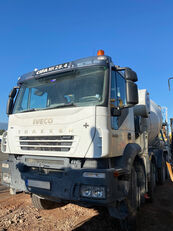 Cifa MK 28.4 på chassis IVECO TRAKKER  440 betongpumpe