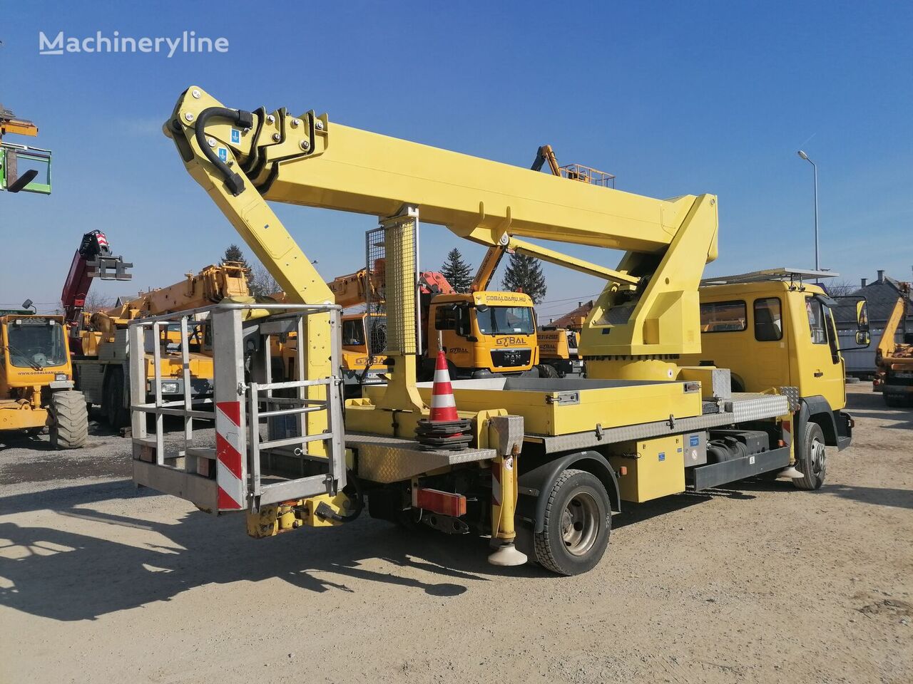 MAN 8.158LC  bilmontert lift