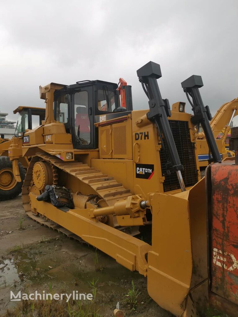 Caterpillar D7H bulldozer