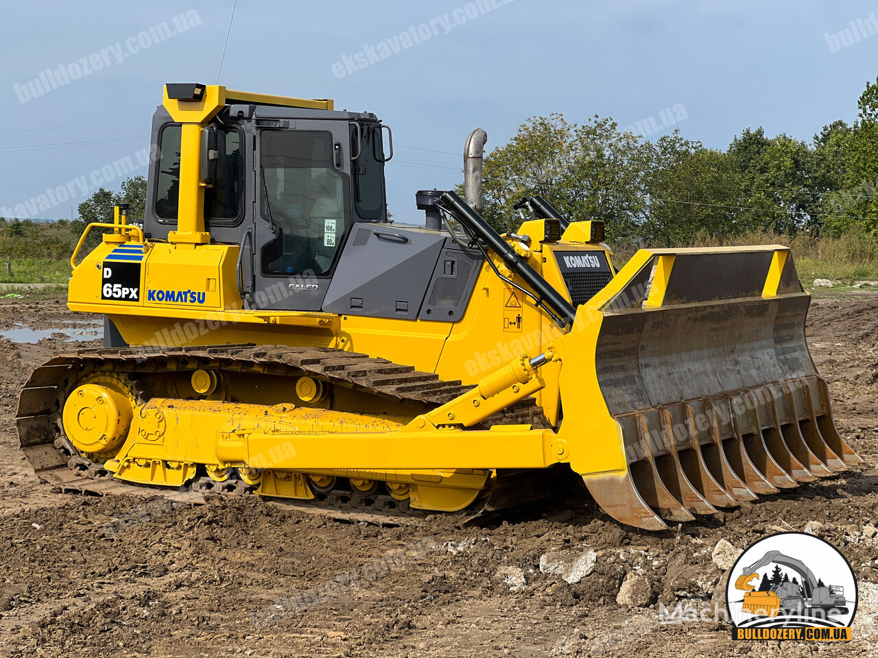 Komatsu D65PX-15 bulldozer