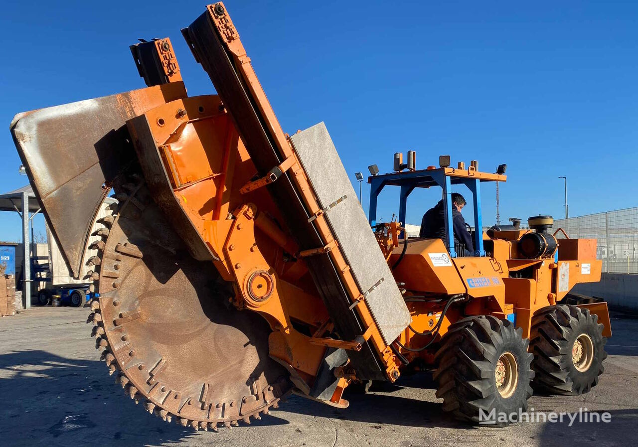 Ditch-Witch R100 kjedegraver