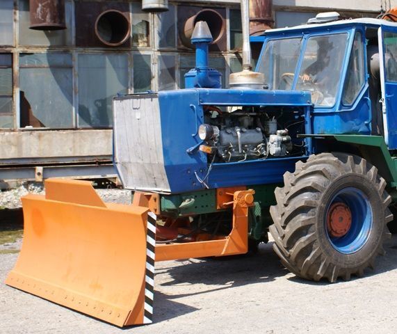 ny HTZ Buldozernoe oborudovanie (otval, lopata) na traktorah HTZ 150K doserblad